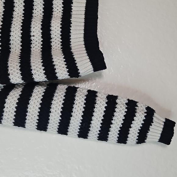 Chic Striped Black and White Cardigan - Picture 10 of 12